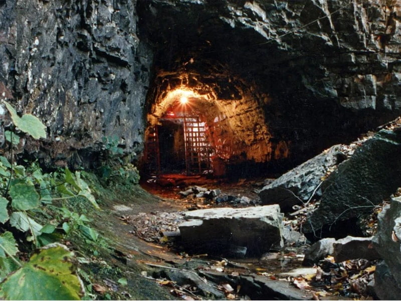 Bell witch cave: Adams (One of the Top Haunted House in America)