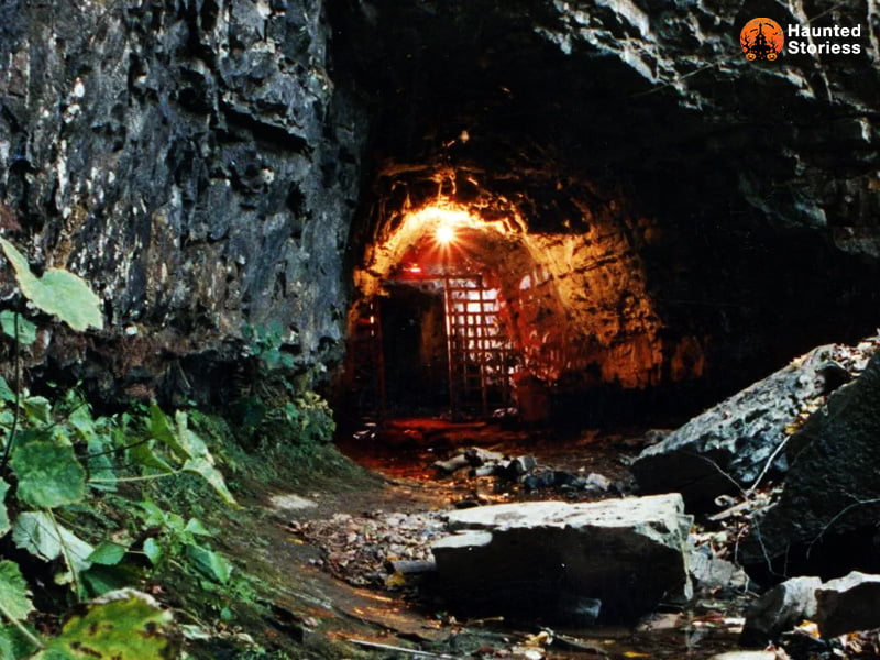 Bell Witch Cave: Adams, Tennessee